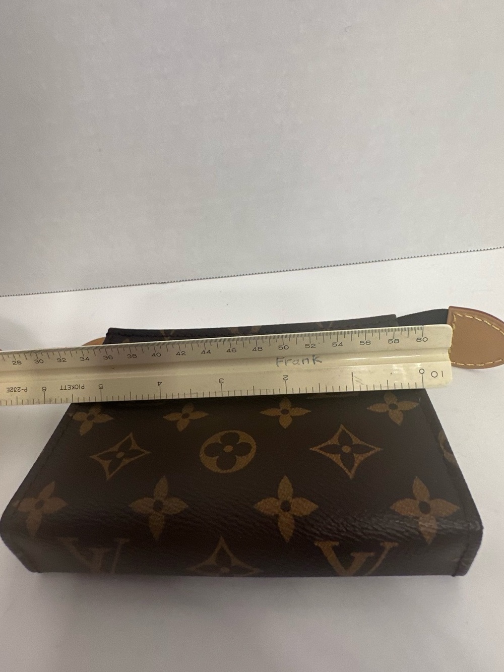Louis Vuitton Monogram cosmetics bag - Picture 10 of 12